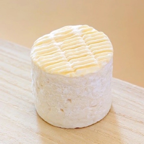 十勝野フロマージュから販売されているベルネージュというチーズの商品写真です。
